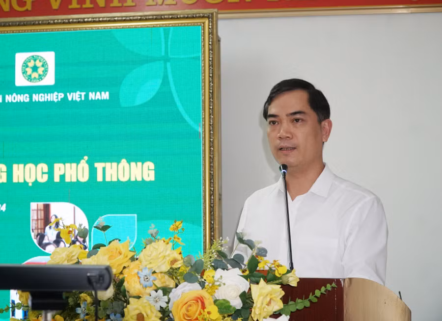 Ông Nguyễn Văn Khoa – Phó Giám đốc Sở GD&amp;ĐT Nghệ An phát biểu tại hội thảo. Ảnh: Hồ Lài