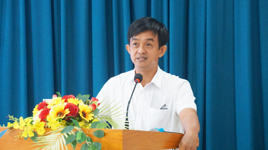 TS Lê Quang Cần (Ban Tuyên giáo Tỉnh ủy Đồng Nai) tham luận tại hội thảo. Ảnh: Mạnh Tùng.