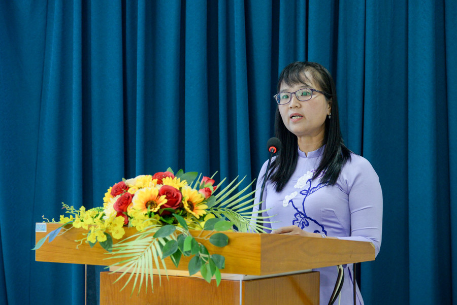 Bà Đặng Thùy Khánh Vân, Trưởng Ban Tuyên giáo Đảng ủy Khối Đại học, Cao đẳng TPHCM phát biểu tại hội thảo. Ảnh: Mạnh Tùng.