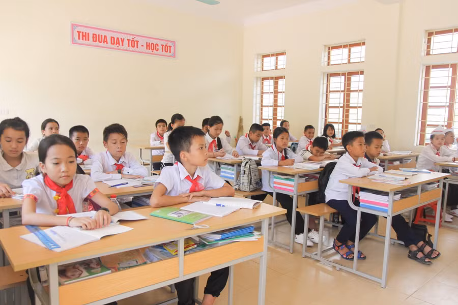 Ở trường Trường PTDT Nội trú THCS Tương Dương mỗi lớp học đều có đủ các thành phần dân tộc. Ảnh tư liệu