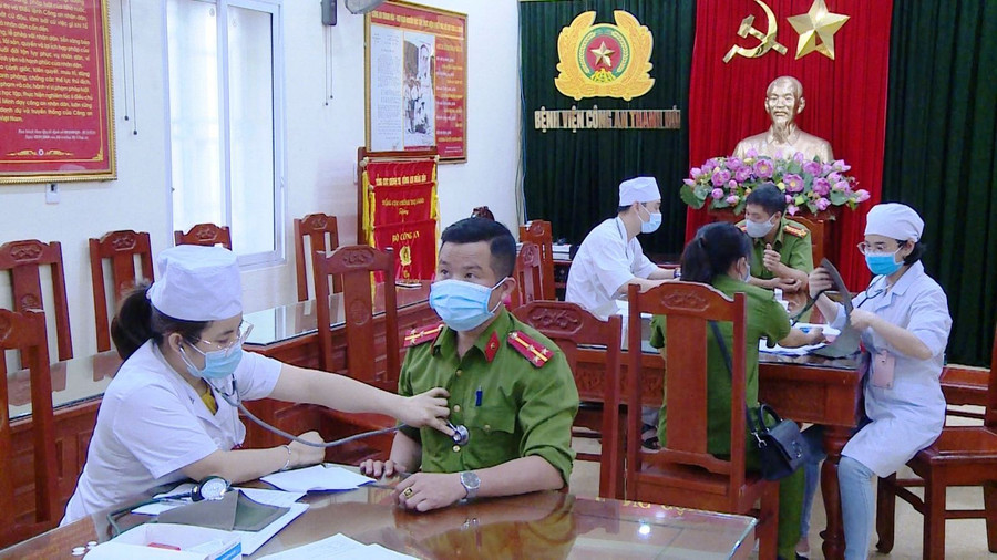 Bệnh viện Công an tỉnh Thanh Hóa chức tiêm vắc xin phòng bệnh Covid-19 cho cán bộ, chiến sĩ. Ảnh: Công an Thanh Hóa cung cấp. Bệnh viện Công an tỉnh Thanh Hóa chức tiêm vắc xin phòng bệnh Covid-19 cho cán bộ, chiến sĩ. Ảnh: Công an Thanh Hóa cung cấp.