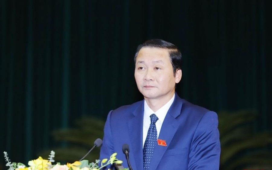 Ông Đỗ Minh Tuấn - Phó Bí thư Tỉnh ủy, Chủ tịch UBND tỉnh Thanh Hóa tại diễn đàn của kỳ họp lần thứ 11, HĐND tỉnh khóa XVIII (nhiệm kỳ 2021-2026). Ảnh: Minh Hiếu