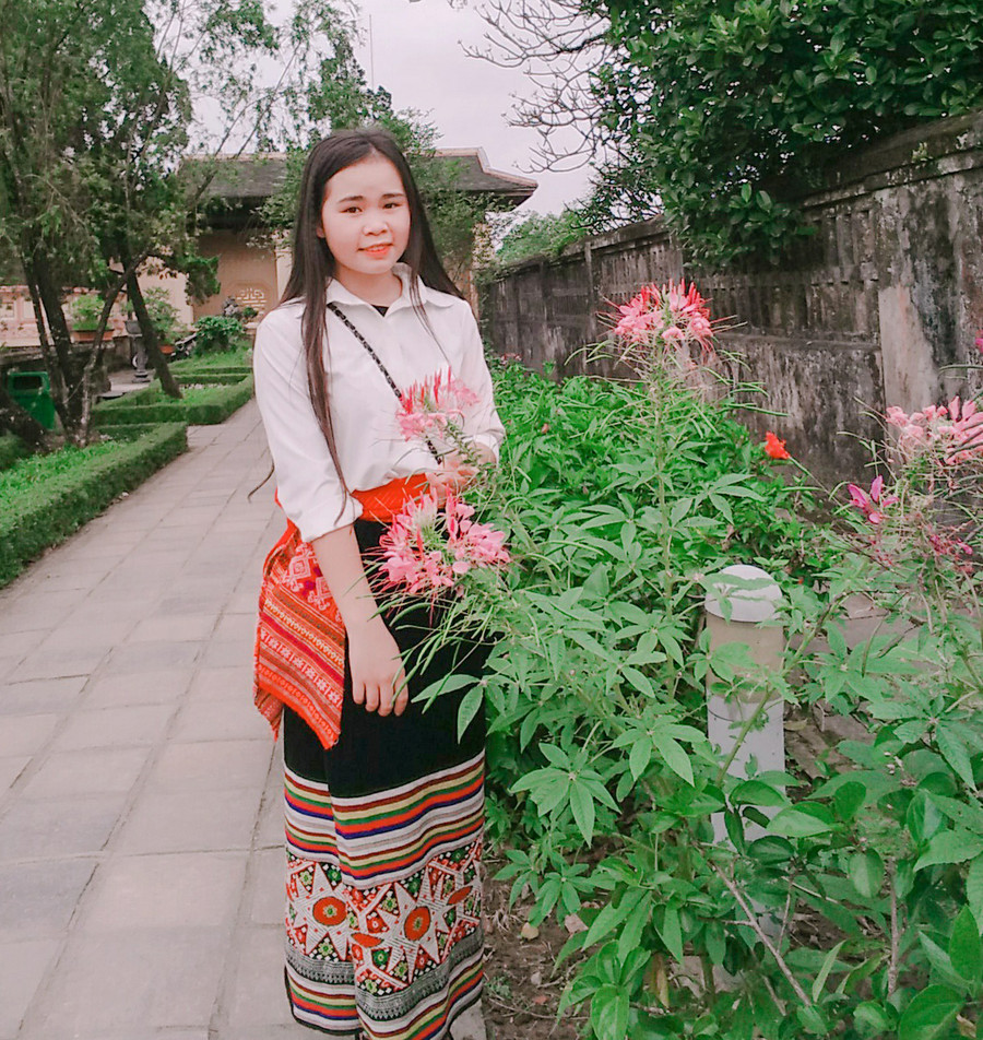 Nữ sinh người Thái đạt 27,75 khối C nằm trong tốp học sinh điểm cao xứ Nghệ Nữ sinh người Thái đạt 27,75 khối C nằm trong tốp học sinh điểm cao xứ Nghệ