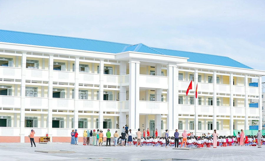 Khuôn viên Trường Tiểu học Suối Trầu. Ảnh: Nguyễn Thuận/Báo Đồng Nai Khuôn viên Trường Tiểu học Suối Trầu. Ảnh: Nguyễn Thuận/Báo Đồng Nai