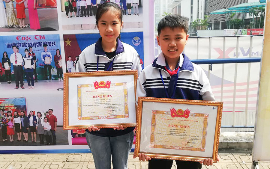 Hai em Trương Văn An và Phan Quỳnh Trang đến từ trường miền núi THCS Trà Lân giành giải Nhì KHKT quốc gia 2019 Hai em Trương Văn An và Phan Quỳnh Trang đến từ trường miền núi THCS Trà Lân giành giải Nhì KHKT quốc gia 2019