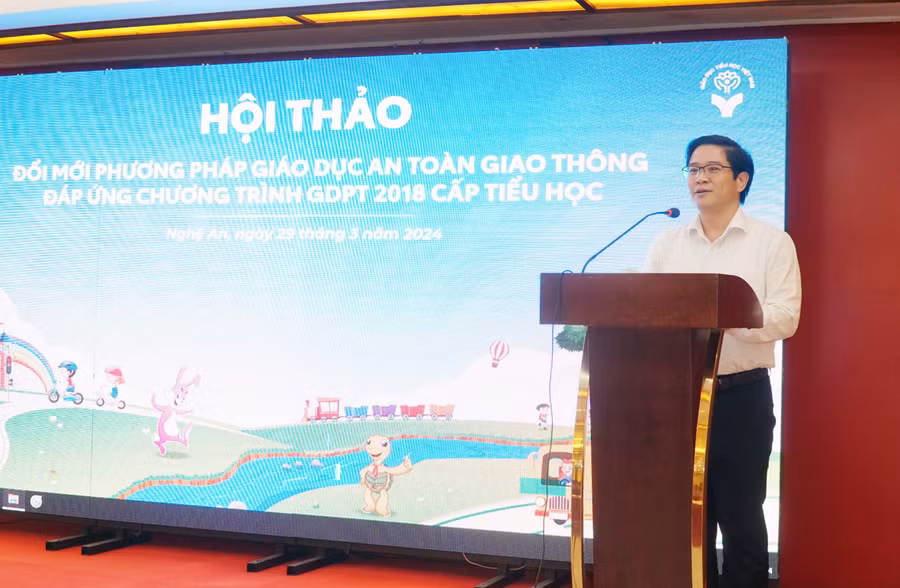 Ông Thái Văn Tài - Vụ trưởng Vụ Giáo dục Tiểu học, Bộ GD&amp;ĐT, nhấn mạnh, việc đổi mới phương pháp giáo dục an toàn giao thông ở cấp tiểu học gắn với đáp ứng Chương trình GDPT 2018. Ảnh: Hồ Lài