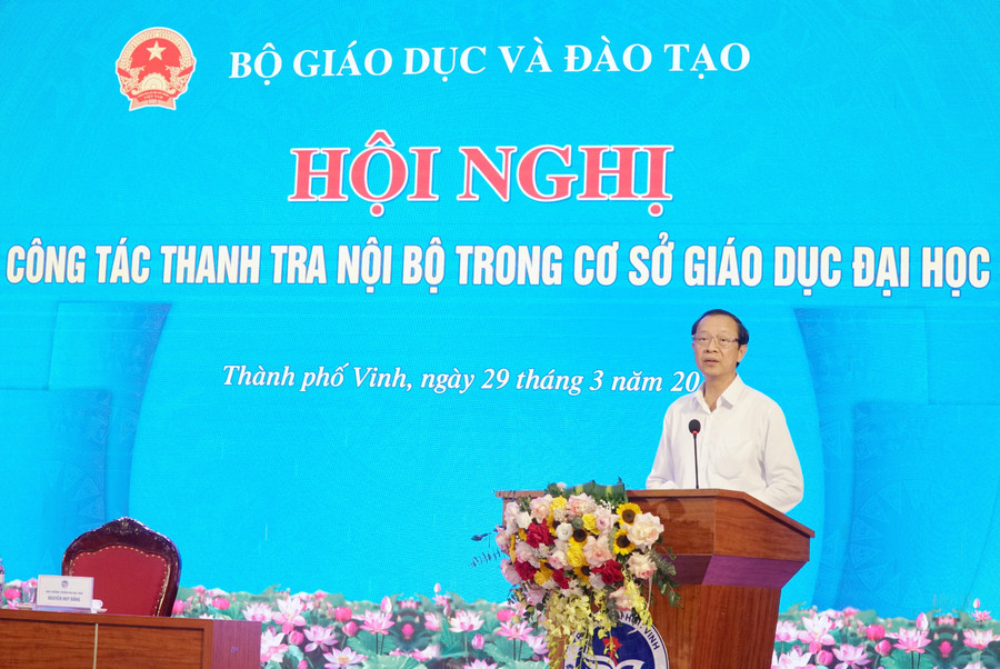 Thứ trưởng Bộ GD&ĐT Phạm Ngọc Thưởng phát biểu khai mạc hội nghị. Ảnh: Hồ Lài Thứ trưởng Bộ GD&ĐT Phạm Ngọc Thưởng phát biểu khai mạc hội nghị. Ảnh: Hồ Lài