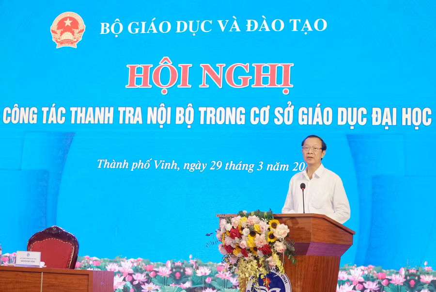 Thứ trưởng Bộ GD&amp;ĐT Phạm Ngọc Thưởng phát biểu khai mạc hội nghị. Ảnh: Hồ Lài
