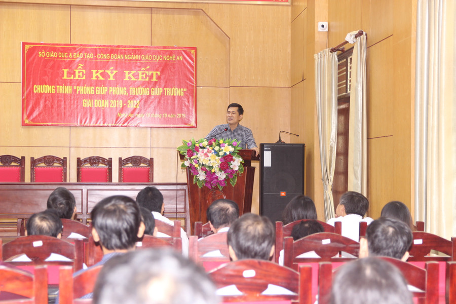 Ông Thái Văn Thành - Giám đốc Sở GD&ĐT Nghệ An phát biểu tại buổi ký kết.