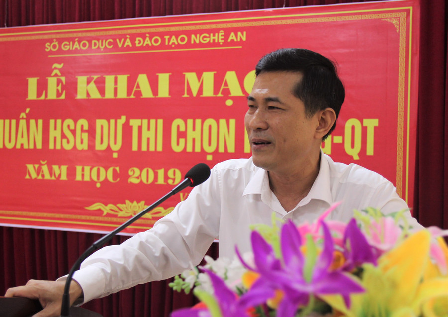 Ông Thái Văn Thành - Giám đốc Sở GD&ĐT Nghệ An động viên, khích lệ thầy trò các đội tuyển ôn thi HSG quốc gia, quốc tế. Ông Thái Văn Thành - Giám đốc Sở GD&ĐT Nghệ An động viên, khích lệ thầy trò các đội tuyển ôn thi HSG quốc gia, quốc tế.