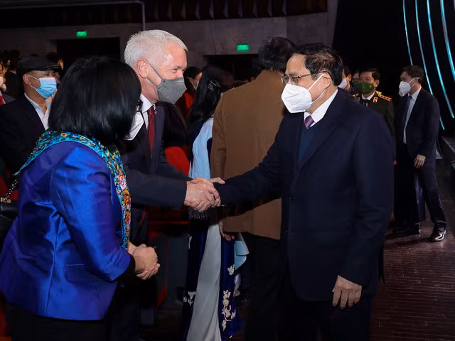 Thủ tướng Phạm Minh Chính: Mỗi người dân Việt Nam đều muốn nói lời tri ân, lời cảm ơn, lời chia sẻ, lời thấu hiểu, sự đồng lòng đến các thầy thuốc và nhân viên y tế với sứ mệnh tự hào, cao cả "Thầy thuốc như mẹ hiền". Ảnh VGP/Nhật Bắc