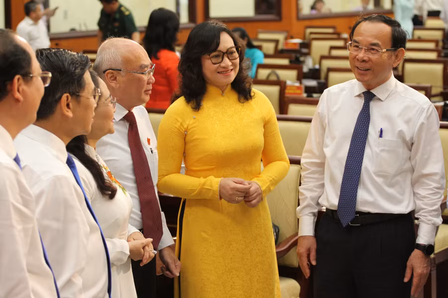 Bà Phan Thị Thắng (áo vàng) tại kỳ họp HĐND TPHCM ngày 10/7. Ảnh: Thành Nhân