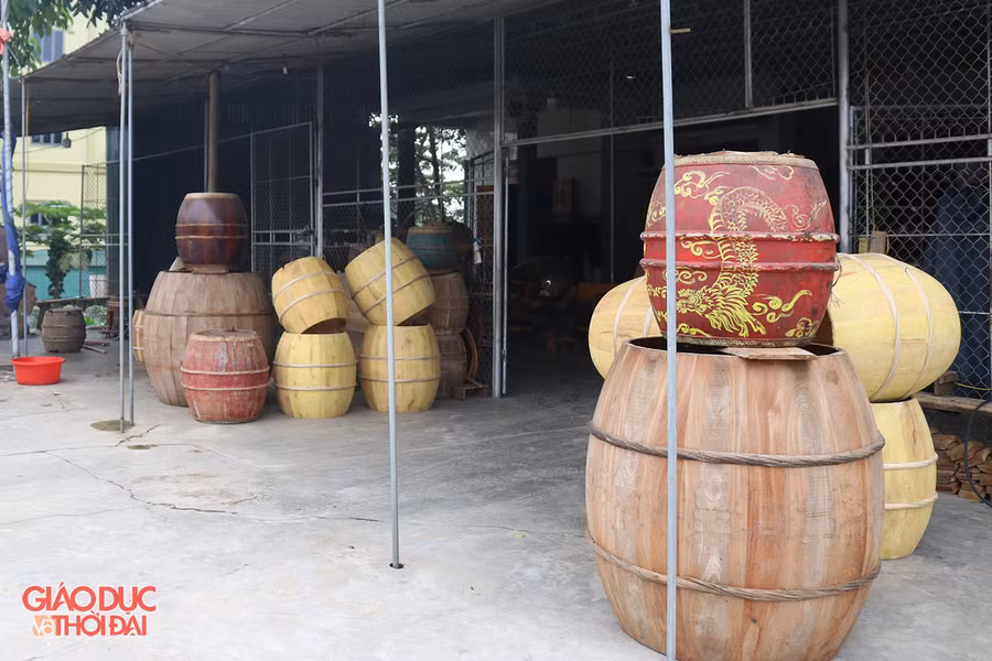 Xưởng làm trống của gia đình ông Phan Văn Cư.