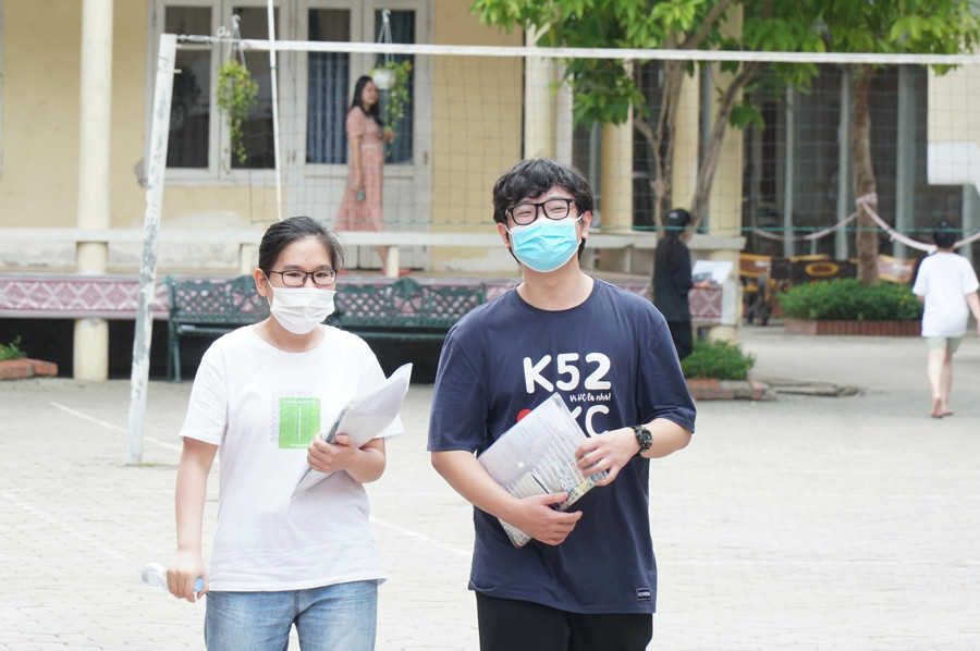 Theo nhiều thí sinh, năm nay đề môn tổ hợp vừa sức, nhưng vẫn có sự phân hóa cao ở môn Hóa học và môn Sinh học.