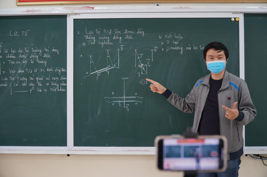 Thầy Nguyễn Văn Thọ, GV Vật lý Trường THPT Huỳnh Thúc Kháng, TP Vinh, Nghệ An. Thầy Nguyễn Văn Thọ, GV Vật lý Trường THPT Huỳnh Thúc Kháng, TP Vinh, Nghệ An.