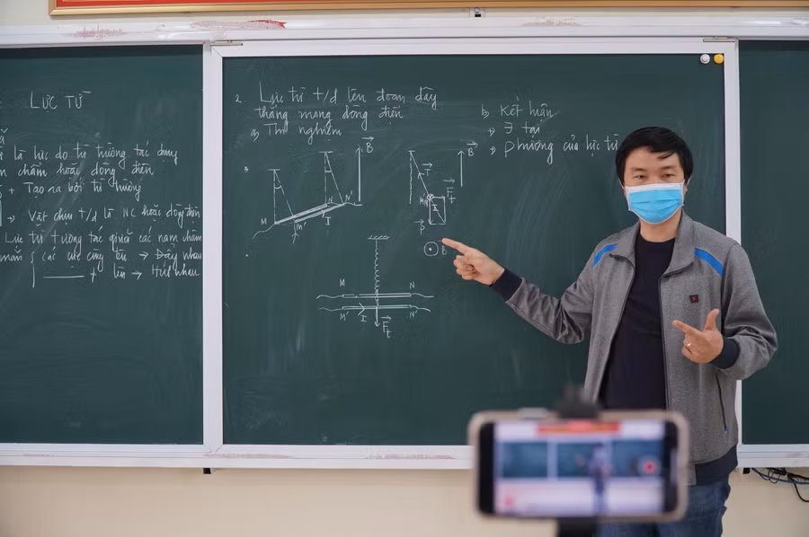 Thầy Nguyễn Văn Thọ, GV Vật lý Trường THPT Huỳnh Thúc Kháng, TP Vinh, Nghệ An.