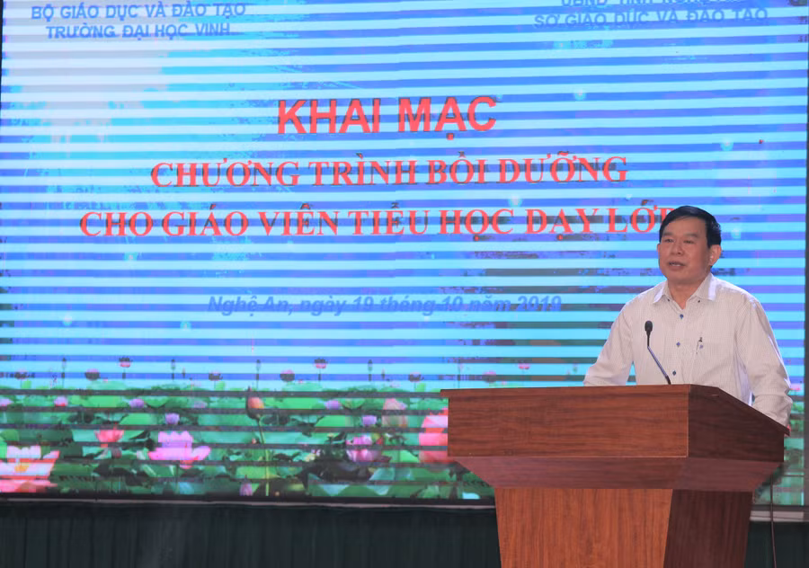 Ông Đào Công Lợi - Phó Giám đốc Sở GD&ĐT Nghệ An phát biểu tại lễ khai mạc