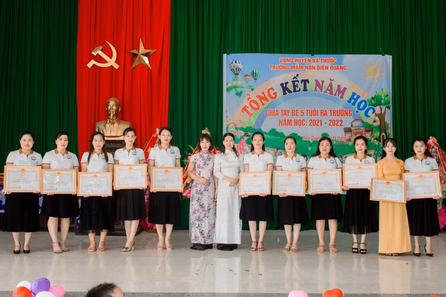  Lễ tổng kết năm học và chia tay trẻ 5 tuổi của cô, trò Trường Mầm non Điền Quang (Bá Thước, Thanh Hóa).