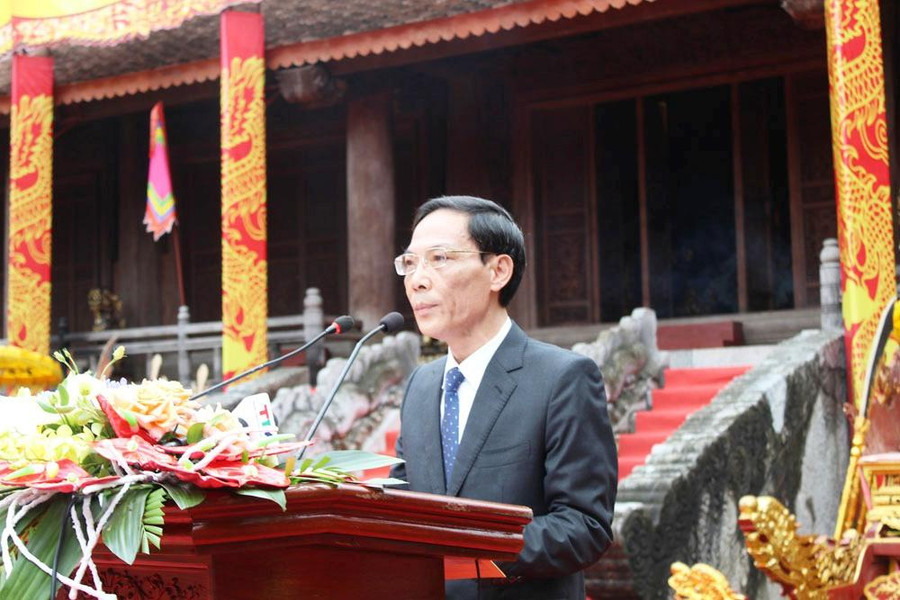 Ông Đầu Thanh Tùng - Phó Chủ tịch UBND tỉnh Thanh Hóa đọc diễn văn tại Lễ hội Lam Kinh 2022, kỷ niệm 604 năm khởi nghĩa Lam Sơn, 594 năm Vua Lê Thái Tổ đăng quang, tưởng niệm 589 năm ngày mất Anh hùng dân tộc Lê Lợi.