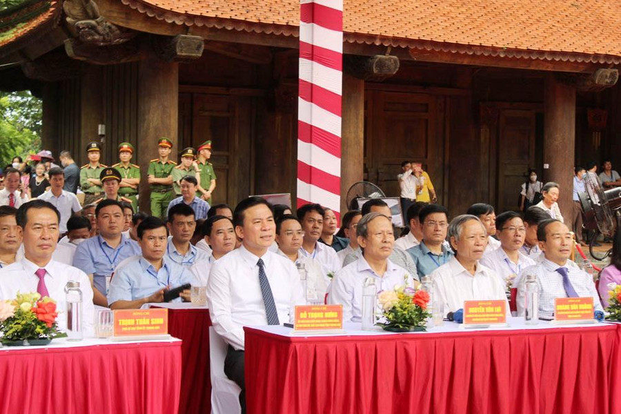 Ông Đỗ Trọng Hưng - Bí thư Tỉnh ủy, Chủ tịch HĐND tỉnh Thanh Hóa cùng cùng các đại biểu tham dự Lễ hội Lam Kinh 2022.