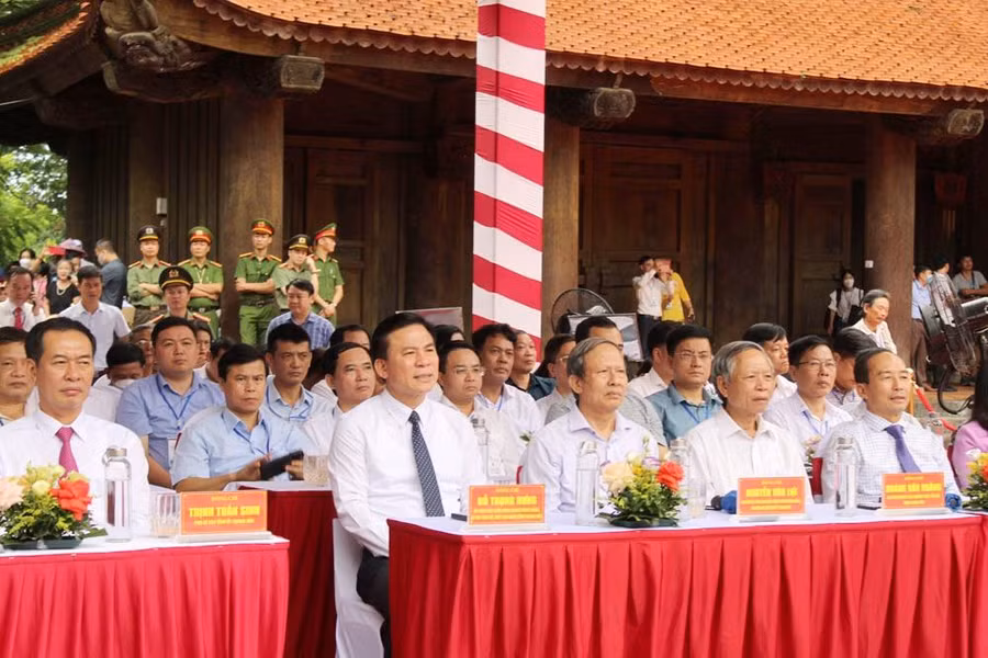 Ông Đỗ Trọng Hưng - Bí thư Tỉnh ủy, Chủ tịch HĐND tỉnh Thanh Hóa cùng cùng các đại biểu tham dự Lễ hội Lam Kinh 2022.