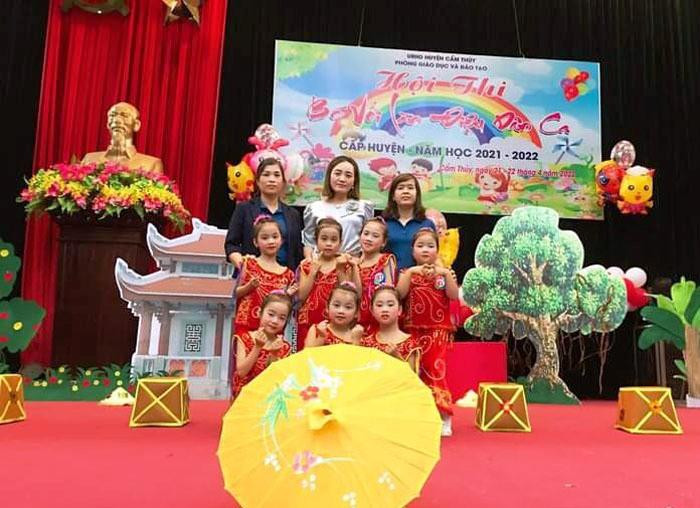 Hội thi Bé với làn điệu dân ca của học sinh Trường Mầm non Cẩm Phú, năm học 2021-2022.