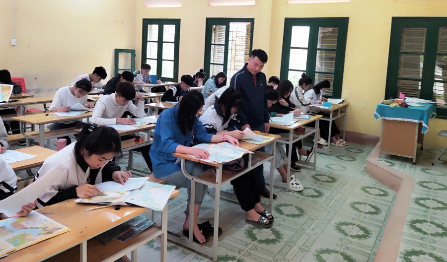 Giờ ôn tập của học sinh lớp 12, Trường THPT Quan Hóa (Thanh Hóa). Ảnh: Thế Lượng. Giờ ôn tập của học sinh lớp 12, Trường THPT Quan Hóa (Thanh Hóa). Ảnh: Thế Lượng.
