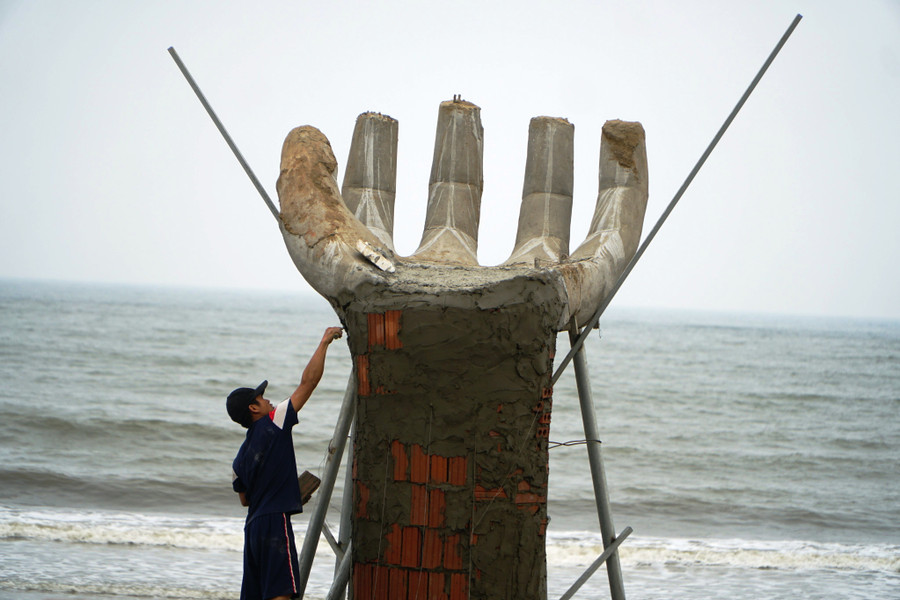 Những công trình này thuộc dự án đường đi bộ và trục cảnh quan bờ biển do Ban Quản lý dự án đầu tư xây dựng huyện Hoằng Hóa (Thanh Hóa) làm chủ đầu tư. Ảnh: HĐ. Những công trình này thuộc dự án đường đi bộ và trục cảnh quan bờ biển do Ban Quản lý dự án đầu tư xây dựng huyện Hoằng Hóa (Thanh Hóa) làm chủ đầu tư. Ảnh: HĐ.