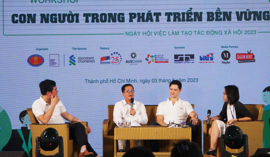 Chương trình tọa đàm, trao đổi giữa diễn giả và sinh viên.