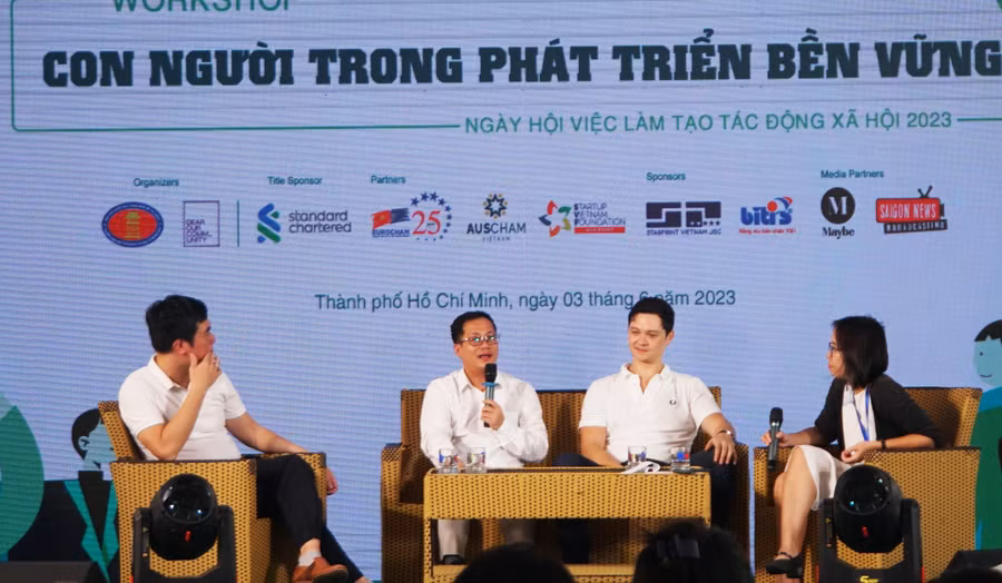 Chương trình tọa đàm, trao đổi giữa diễn giả và sinh viên.