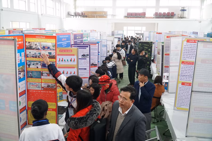 Cuộc thi diễn ra trong 3 ngày từ 6-8/1 tại Trường THPT Lê Viết Thuật, TP Vinh, Nghệ An.