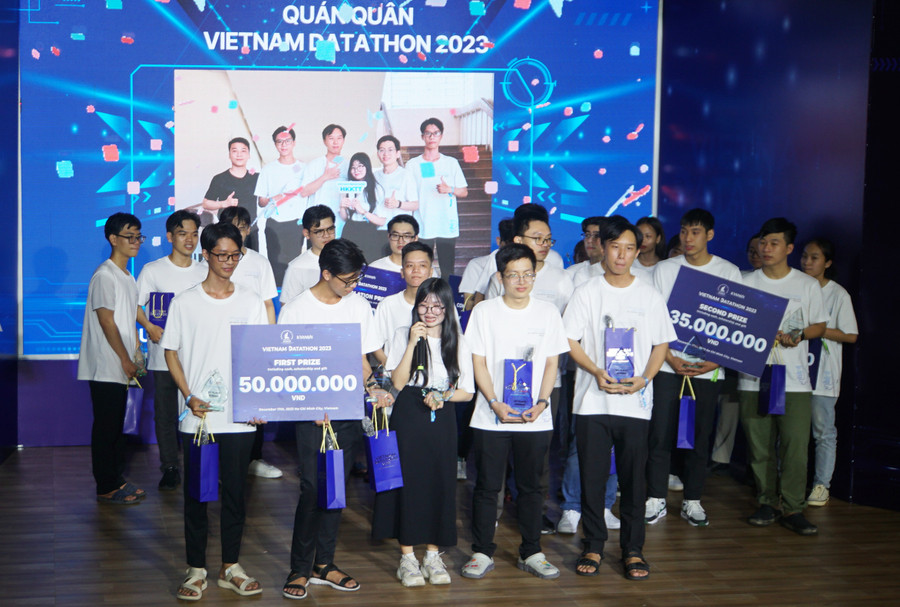 Giải nhất thuộc về đội HKKTT của Trường Đại học Khoa học Tự nhiên, Đại học Quốc gia TPHCM. Ảnh: Mạnh Tùng