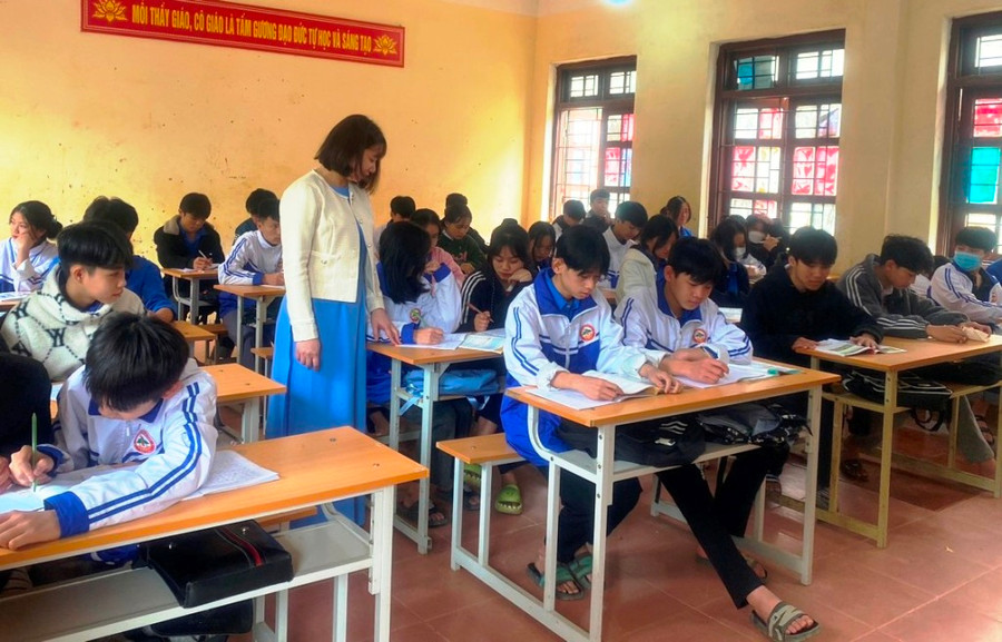 Học sinh Trường THCS&THPT Bá Thước (Thanh Hóa) trong giờ ôn thi tốt nghiệp. Ảnh: TL. Học sinh Trường THCS&THPT Bá Thước (Thanh Hóa) trong giờ ôn thi tốt nghiệp. Ảnh: TL.