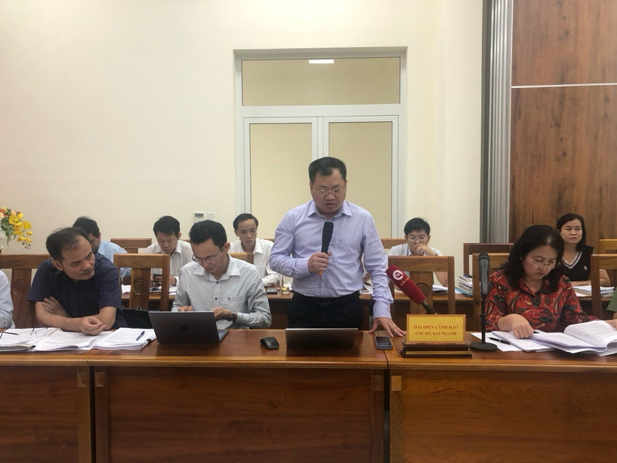 Đại diện UBND TP Long Khánh phát biểu tại họp báo. (Ảnh: H.P) Đại diện UBND TP Long Khánh phát biểu tại họp báo. (Ảnh: H.P)