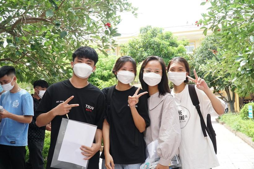 Thí sinh Nghệ An tỏ ra tự tin, quyết tâm trước Kỳ thi Tốt nghiệp THPT năm 2022. Thí sinh Nghệ An tỏ ra tự tin, quyết tâm trước Kỳ thi Tốt nghiệp THPT năm 2022.