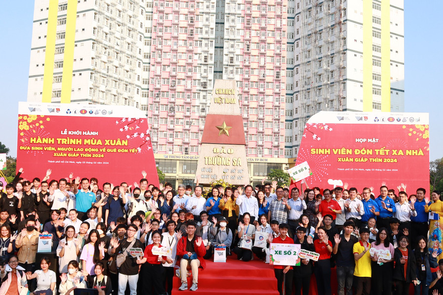 Sinh viên tham gia chương trình "Hành trình mùa xuân". Ảnh: VNU-HCM Sinh viên tham gia chương trình "Hành trình mùa xuân". Ảnh: VNU-HCM