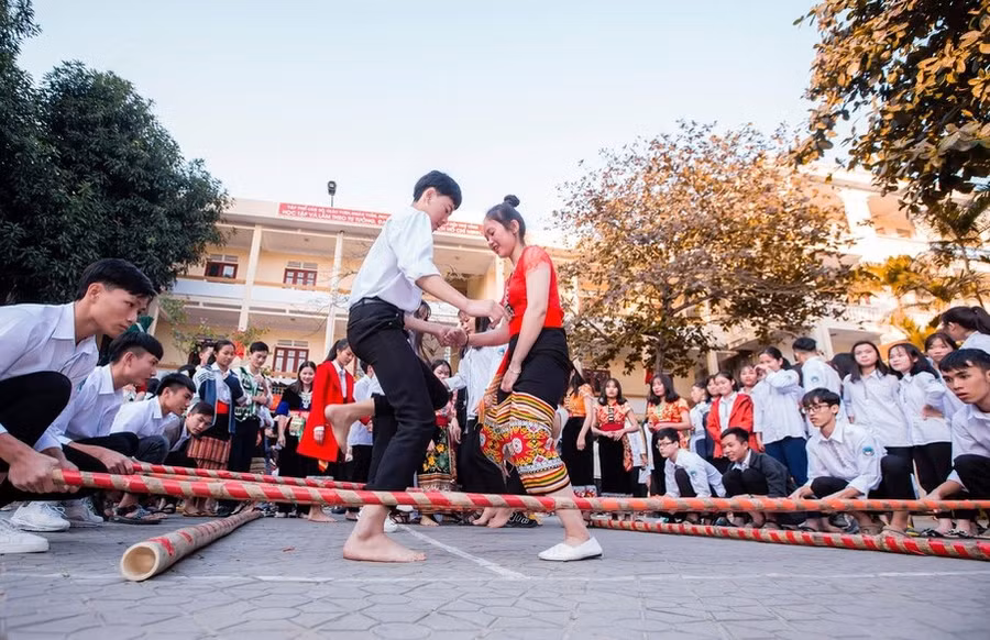 Nhảy sạp được đưa vào trong chương trình ngoại khóa của nhiều trường có học sinh DTTS tại Nghệ An.