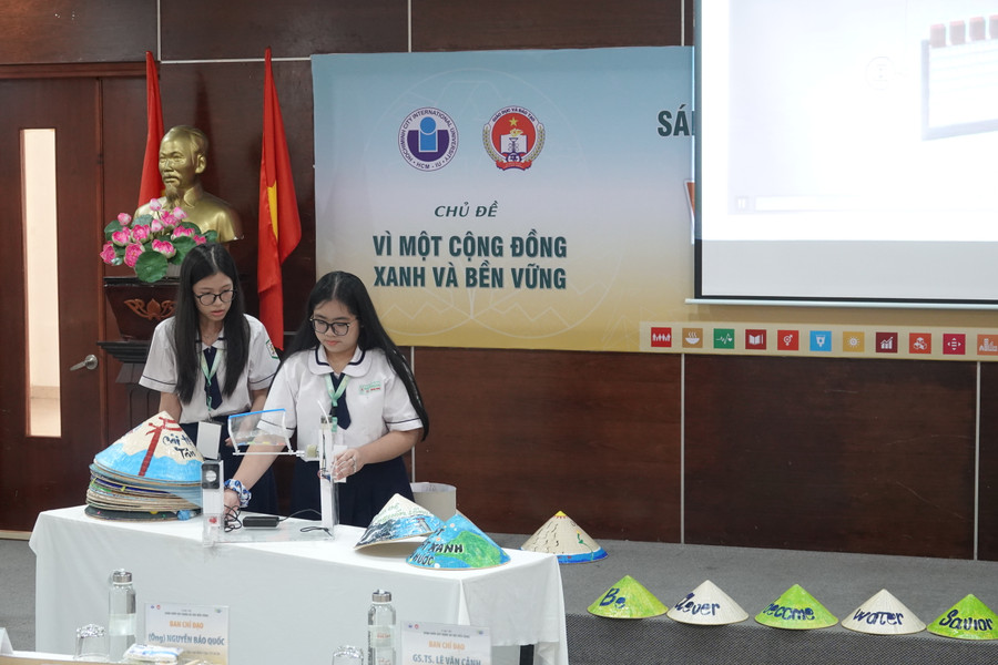 Các nhóm trình bày ý tưởng dự án tại vòng chung kết cuộc thi SSC. Ảnh: Mạnh Tùng Các nhóm trình bày ý tưởng dự án tại vòng chung kết cuộc thi SSC. Ảnh: Mạnh Tùng