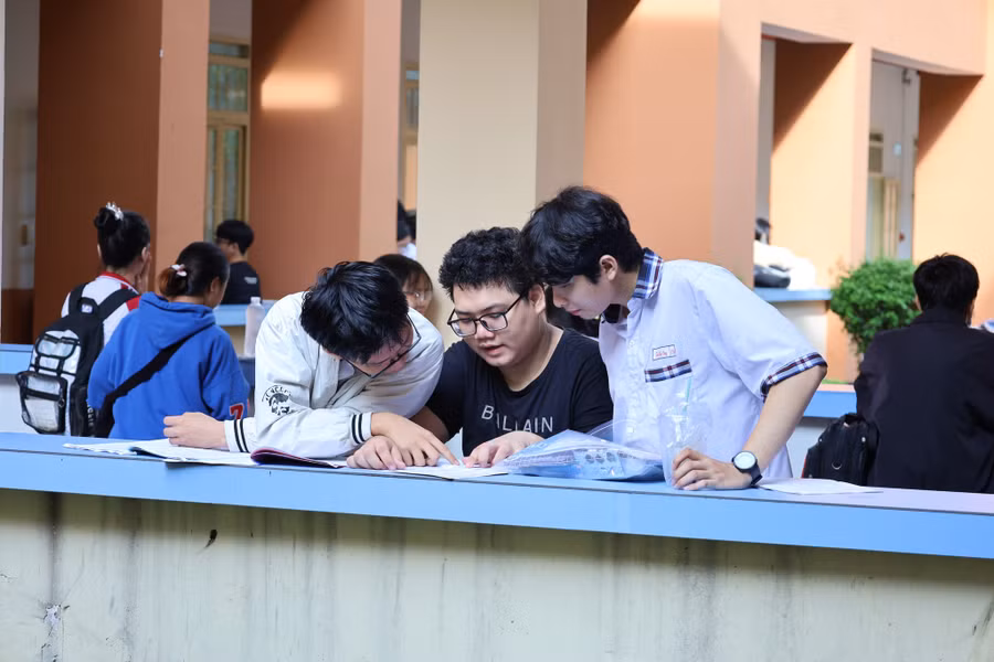 Bài thi chú trọng đánh giá khả năng suy luận và giải quyết vấn đề, không đánh giá khả năng học thuộc lòng của thí sinh. Ảnh: ĐHQG-HCM