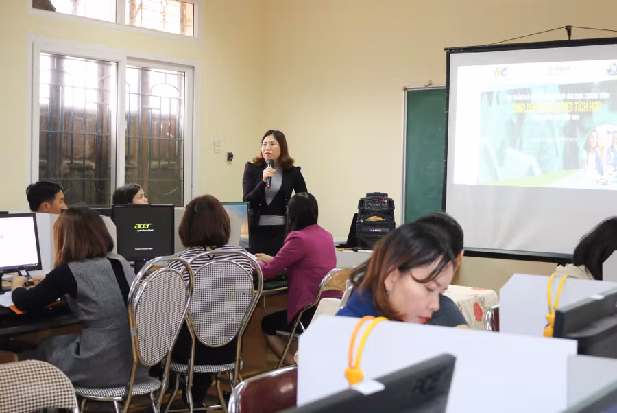 Giáo viên tiếng Anh các trường trung học trọng điểm tại Nghệ An tham gia tập huấn
