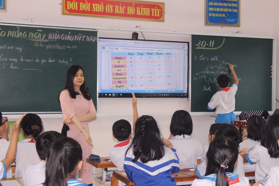 Giờ học tiếng Anh tại trường Tiểu học Lê Mao (TP Vinh, Nghệ An) Giờ học tiếng Anh tại trường Tiểu học Lê Mao (TP Vinh, Nghệ An)