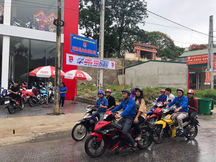 Đội xe ôm miễn phí sẽ túc trực và hỗ trợ thí sinh cho đến kỳ thi kết thúc Đội xe ôm miễn phí sẽ túc trực và hỗ trợ thí sinh cho đến kỳ thi kết thúc