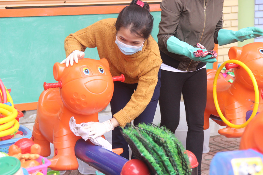 Công tác vệ sinh trường lớp, đồ chơi được thực hiện thường xuyên mỗi ngày