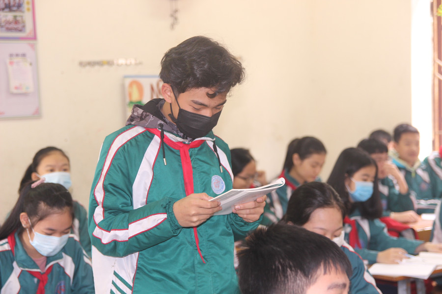 Bậc THCS học sinh đến lớp đầy đủ, các em được trang bị đầy đủ kiến thức bảo vệ bản thân phòng dịch bệnh lây qua đường hô hấp