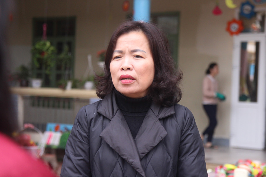 Cô Nguyễn Thị Hồng Vân - Hiệu trưởng Mầm non Hoa Sen (TP Vinh, Nghệ An) cho biết trẻ đến trường được kiểm tra, phòng bệnh đầy đủ như ở nhà