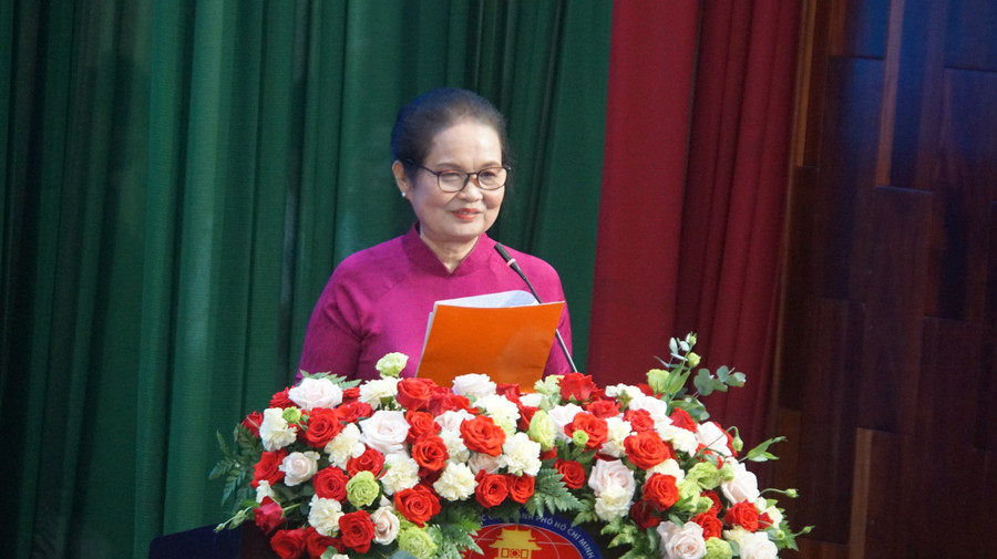 Nhà văn Trịnh Bích Ngân, Chủ tịch Hội Nhà văn TPHCM. Ảnh: Mạnh Tùng