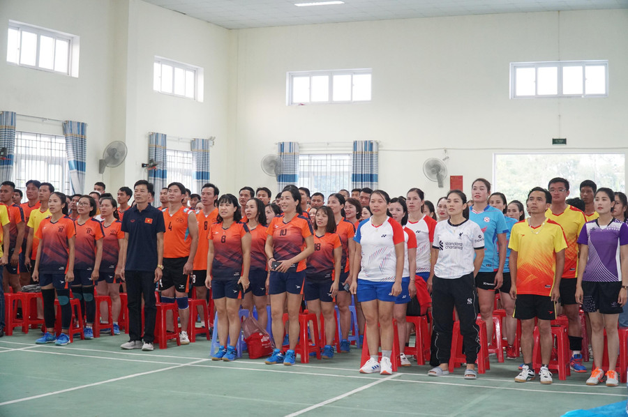 Các vận động viên tham gia vòng chung kết hội thao truyền thống ngành giáo dục Nghệ An lần thứ IX.