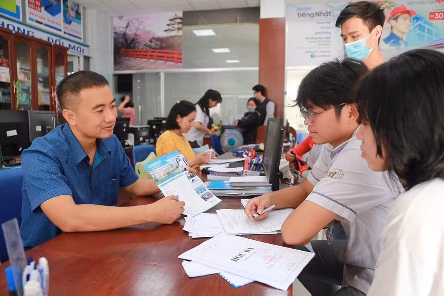 Tư vấn tuyển sinh tại ĐH Công nghiệp Thực phẩm TPHCM. Ảnh tư liệu nhà trường cung cấp.