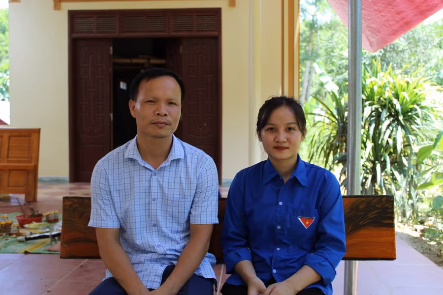 Thầy giáo chủ nhiệm Nguyễn Quốc Tuấn tự hào khi có học trò trở thành thủ khoa khối C Thanh Hóa.