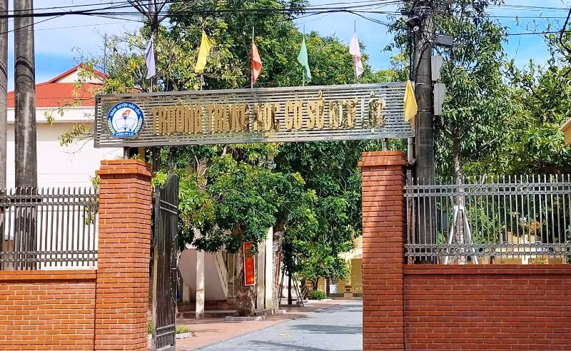Trường THCS Ngư Lộc - nơi xảy ra sự việc.